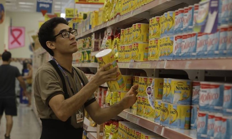 Primeiro emprego em supermercados é o dobro da média nacional