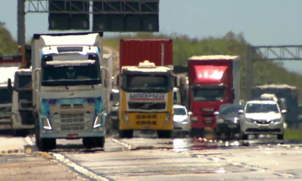 Serviços crescem 1,2% em setembro e setor sai de patamar negativo no ano