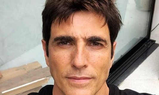 Reynaldo Gianechini passa aniversário com a mãe e posta foto emocionante