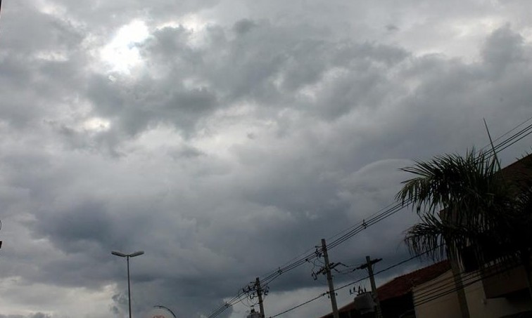 Nebulosidade e chuva predominam em Franca neste sábado, 23