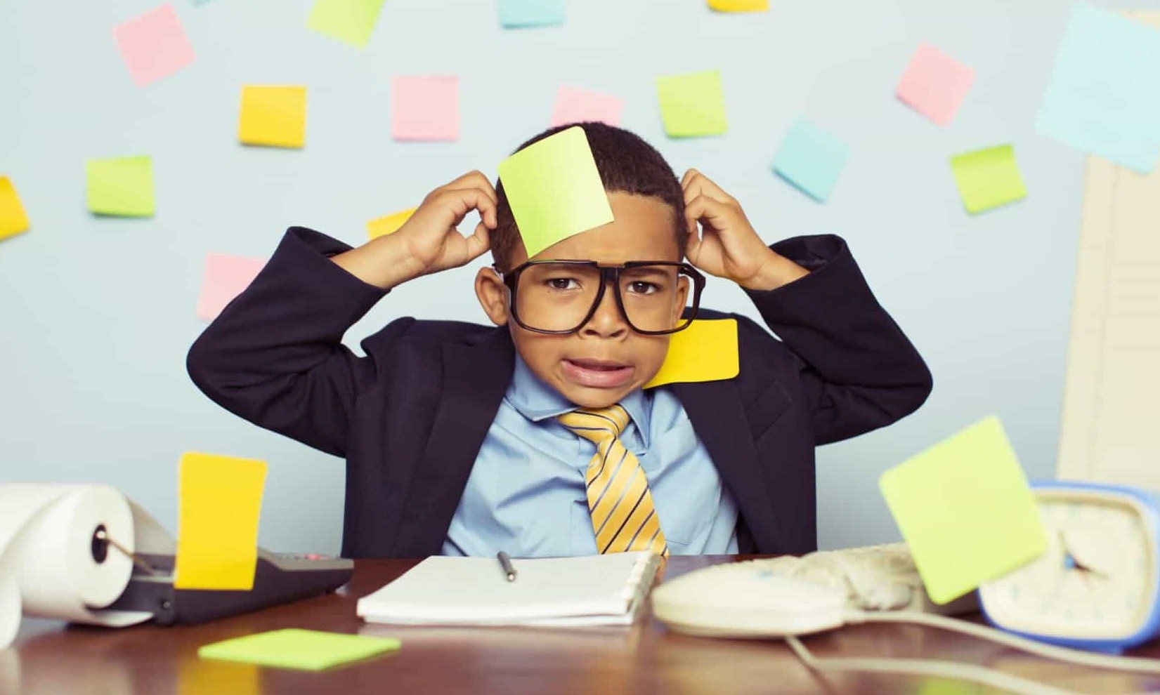 Como posso sobreviver a um chefe idiota? Psicóloga responde em livro