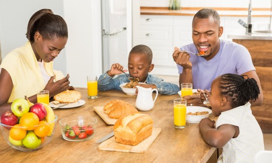 Crianças que não tomam café da manhã têm pior desempenho escolar
