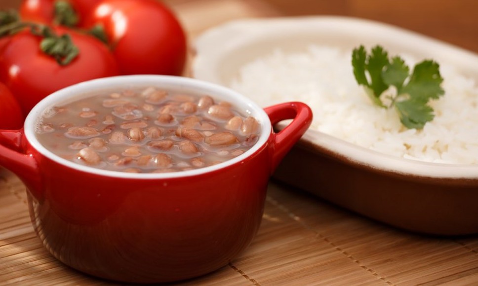 Arroz e feijão: por que essa combinação é tão boa para a saúde? Entenda