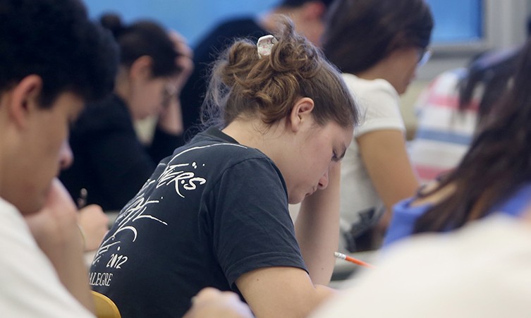 Alunos de nível médio de baixa renda podem estudar nos Estados Unidos de graça