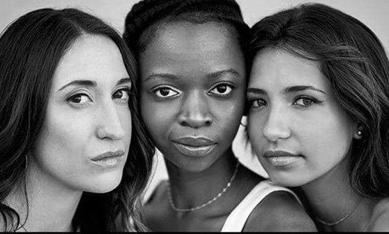Mulheres do Brasil faz caminhada pelo fim da violência contra a mulher