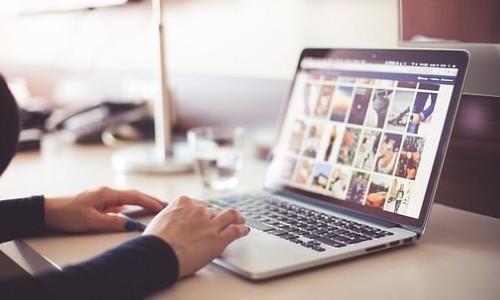 Procurando um amor pelas estradas da tecnologia: os sites de relacionamentos