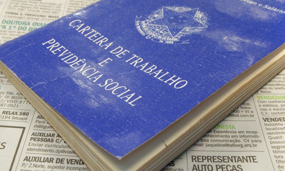 Taxa de desemprego fica em 11,6% no trimestre até outubro, afirma IBGE