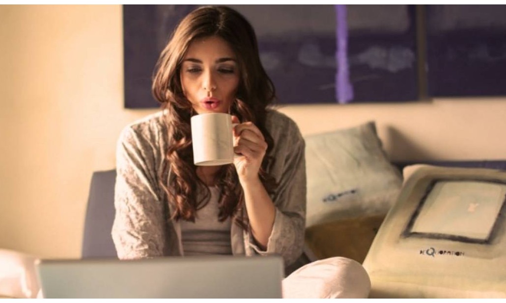 Estudo diz que a chave da felicidade é trabalhar em casa, de pijama