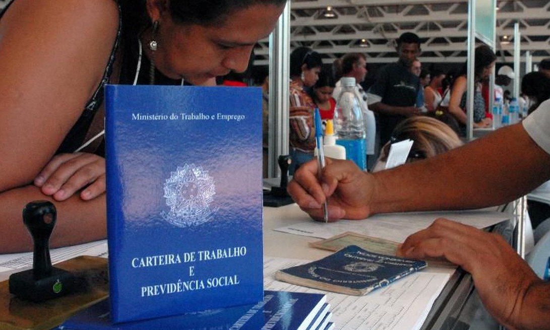 Jovens e mais velhos terão novo programa de emprego do governo
