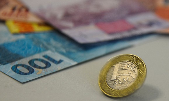 Pela inflação, Governo reduz para R$ 1.031 estimativa de salário mínimo para 2020