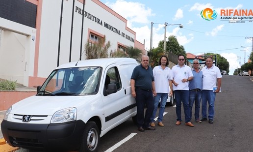 Rifaina compra veículo para transportar merenda para as escolas da cidade