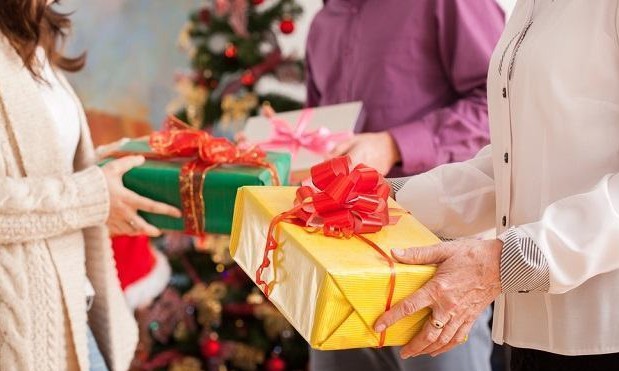 Presentes de 2ª mão viram tendência no Natal – o que você faria se ganhasse um?