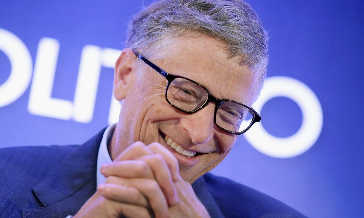 Bill Gates dá pacote de 36 kg no amigo secreto. Veja a relação dos presentes