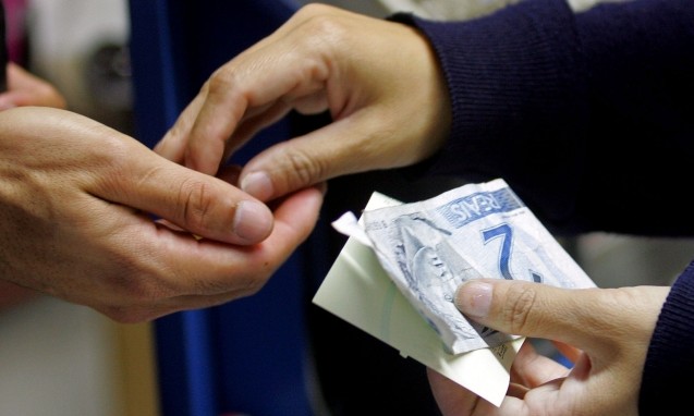 Tarifas de importação tiraram mais de R$ 1 trilhão do bolso dos brasileiros
