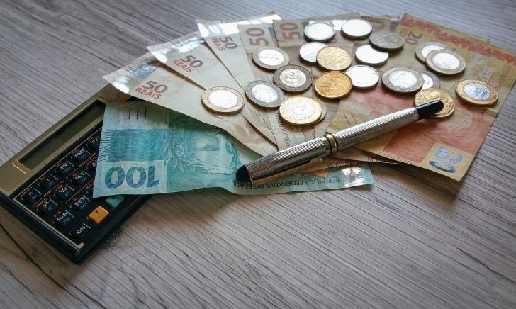 Pesquisa mostra que 67% dos brasileiros não consegue poupar dinheiro