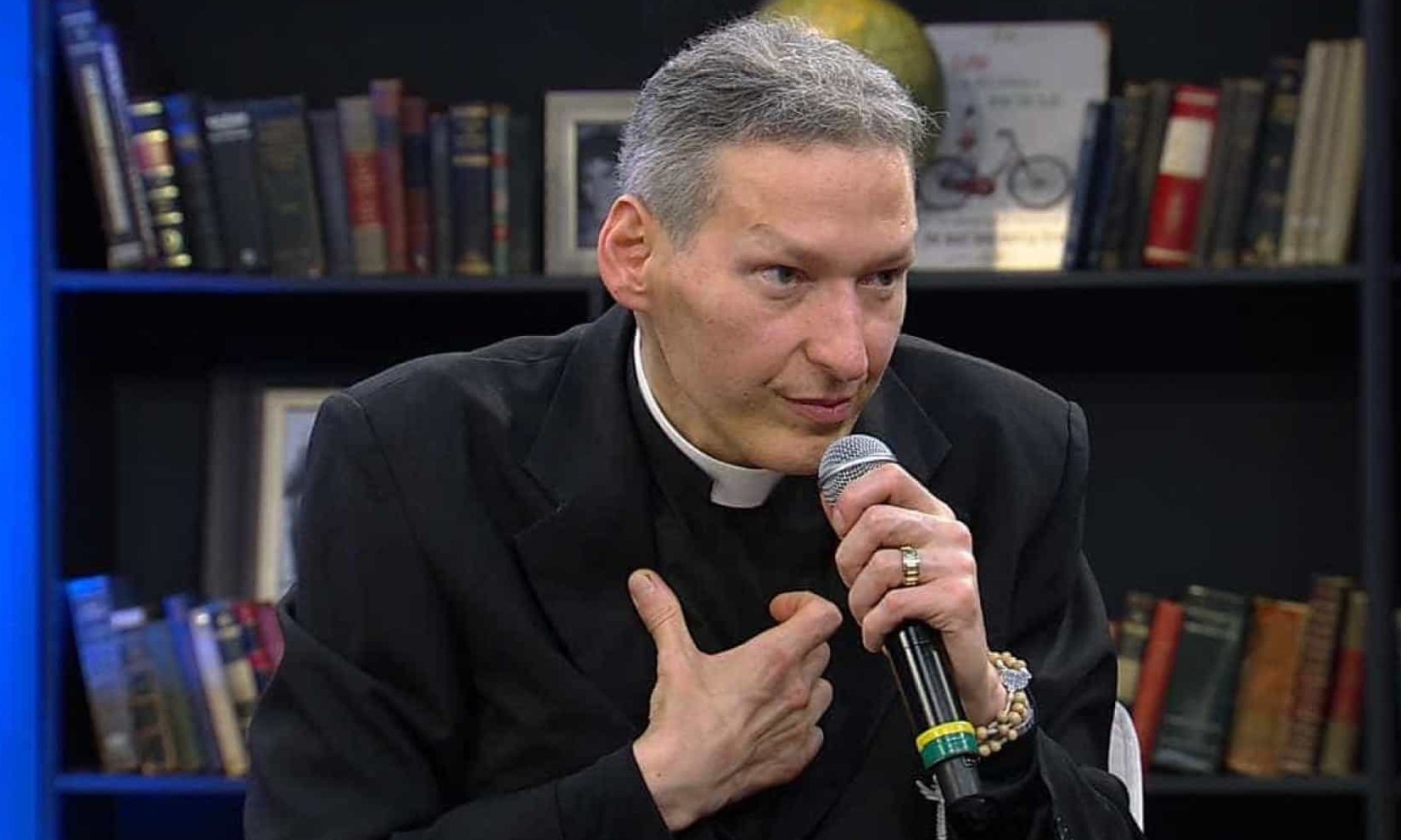 Bendito empurrão: padre Marcelo Rossi diz que foi um milagre não se ferir