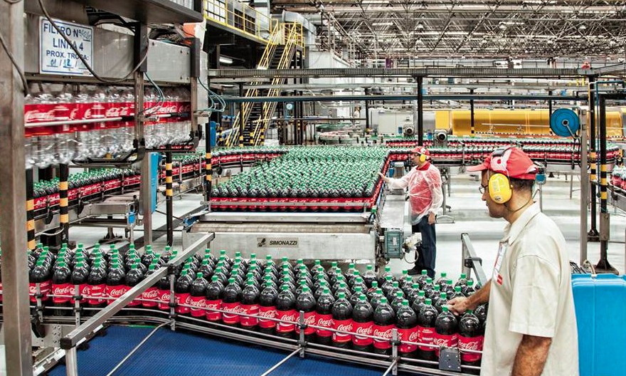 Coca-Cola lança bebida alcoólica no Brasil pela primeira vez