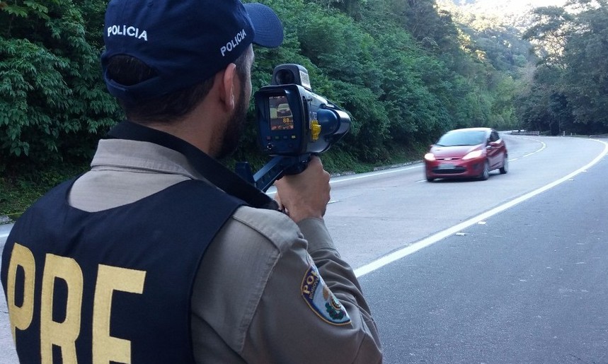 Fiscalização por radares móveis deve voltar a partir desta segunda, 23