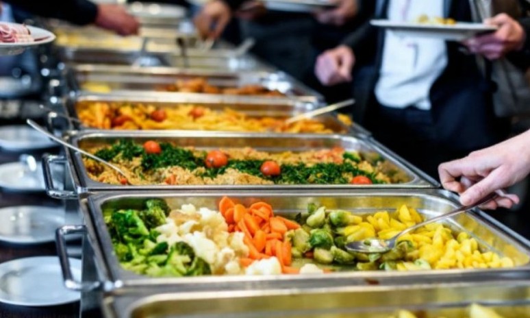 Em cinco anos, almoço fora de casa no Brasil tem aumento real de 27%
