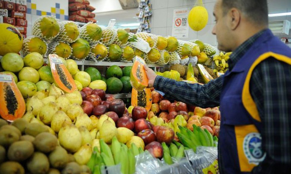 Anvisa atesta segurança de alimentos, mas 23% têm resíduos tóxicos