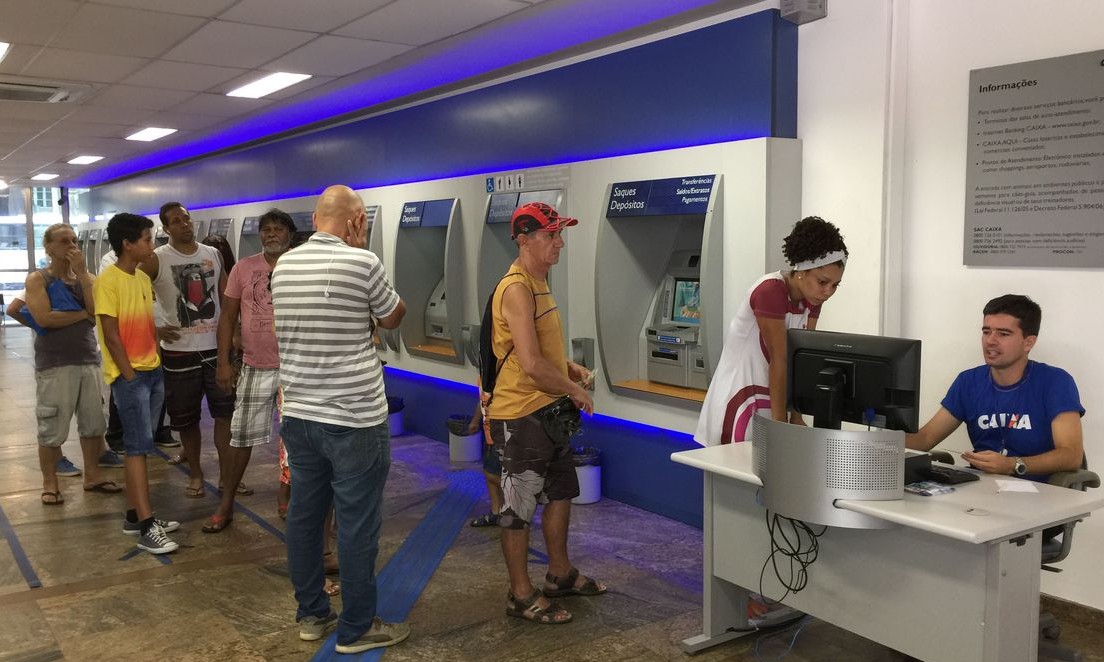 Réveillon: bancos atendem somente até hoje (30); veja o que abre e o que fecha