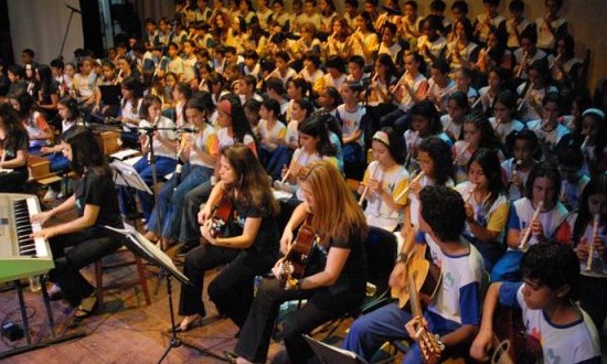 Emim realiza formatura de alunos nesta quarta-feira, 11, no Teatro Municipal