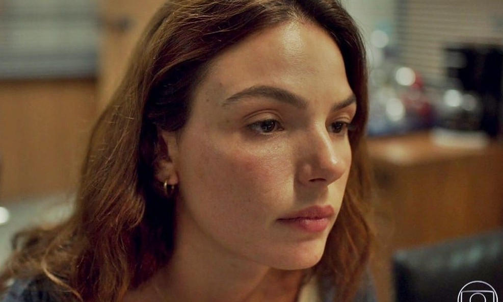 Isis Valverde dispara palavrão em novela e choca público da Globo
