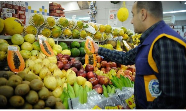 Teste da Anvisa encontra agrotóxicos acima do permitido em alimentos