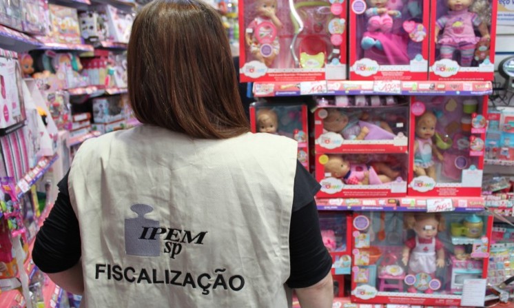 Ipem alerta sobre perigo de baterias de brinquedos e aparelhos eletrônicos
