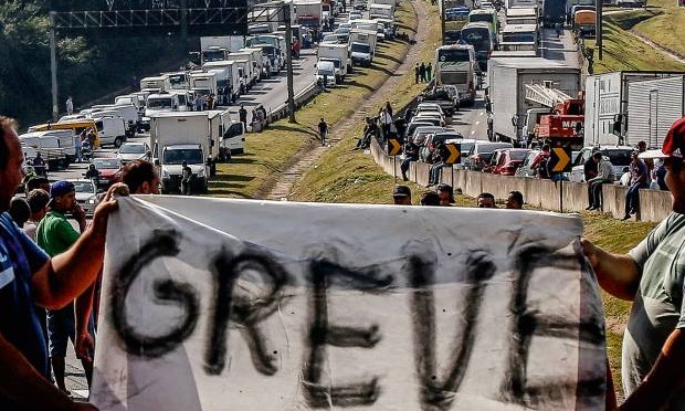 Caminhoneiros confirmam paralisação no dia 16 de dezembro em todo o país