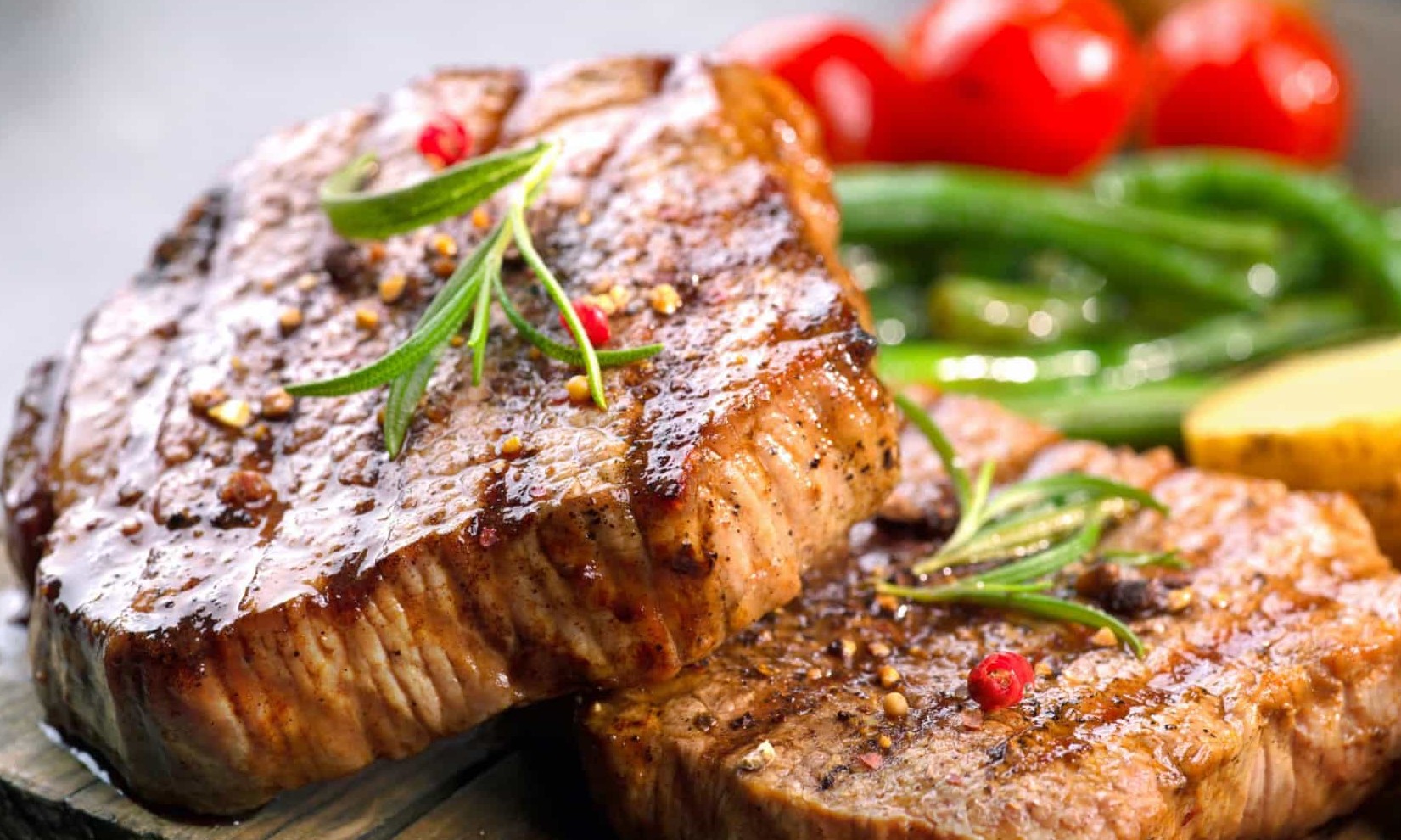 Seis alimentos que podem arruinar a sua noite de sono; basta evitá-los