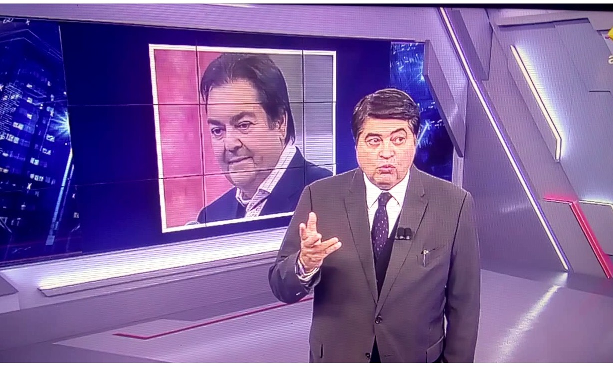 Faustão vendia camisas no início da carreira para completar o salário mensal
