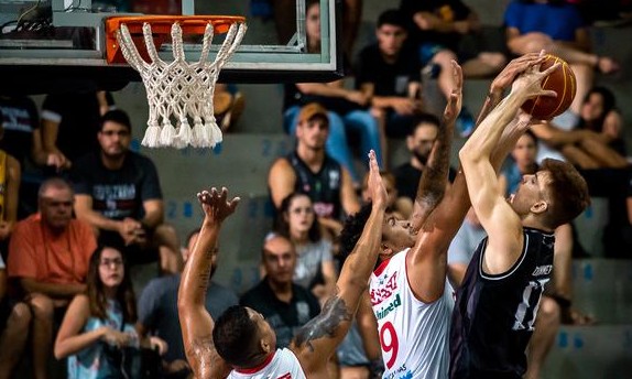 Basquete: Botafogo cai no último quarto e perde para o líder Franca no NBB
