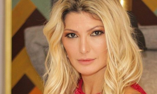 Antonia Fontenelle se emociona com presente dado por mãe biológica