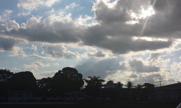Calor e nuvens causam pancadas de chuva em Franca neste sábado, 28
