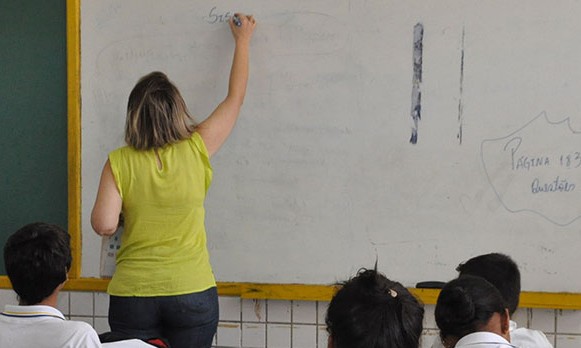 Capes recebe inscrições de professores interessados em cursar licenciaturas