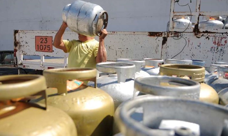 Petrobras aumenta preço do gás de cozinha em 5% nas refinarias nesta sexta, 27