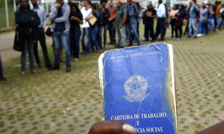 Taxa de desemprego cai para 11,2% e atinge 11,9 milhões de brasileiros