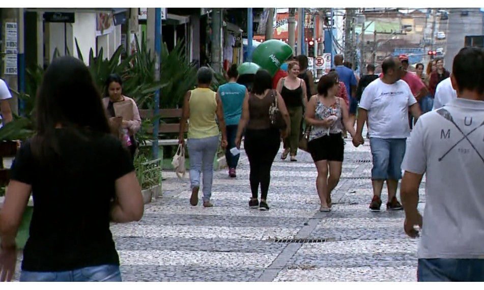 Horário especial de Natal: Compras de última hora aquecem o comércio local