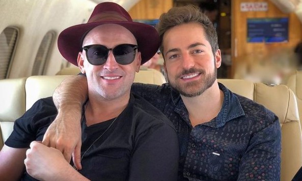 Marido de Paulo Gustavo encanta a web ao postar foto com um dos gêmeos