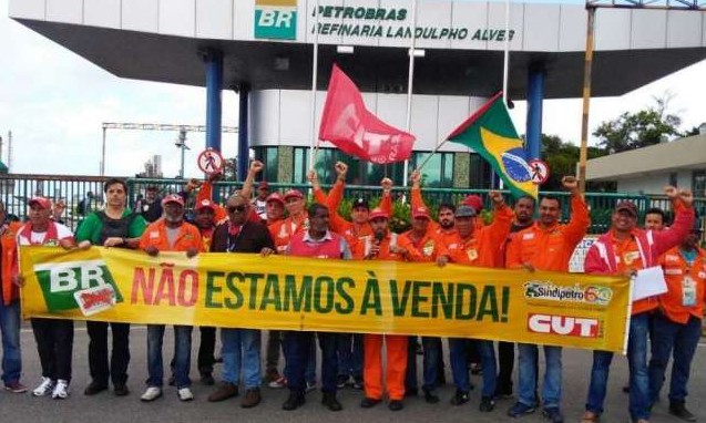 Funcionários da Petrobras entram em greve no sábado: abastecimento deve seguir
