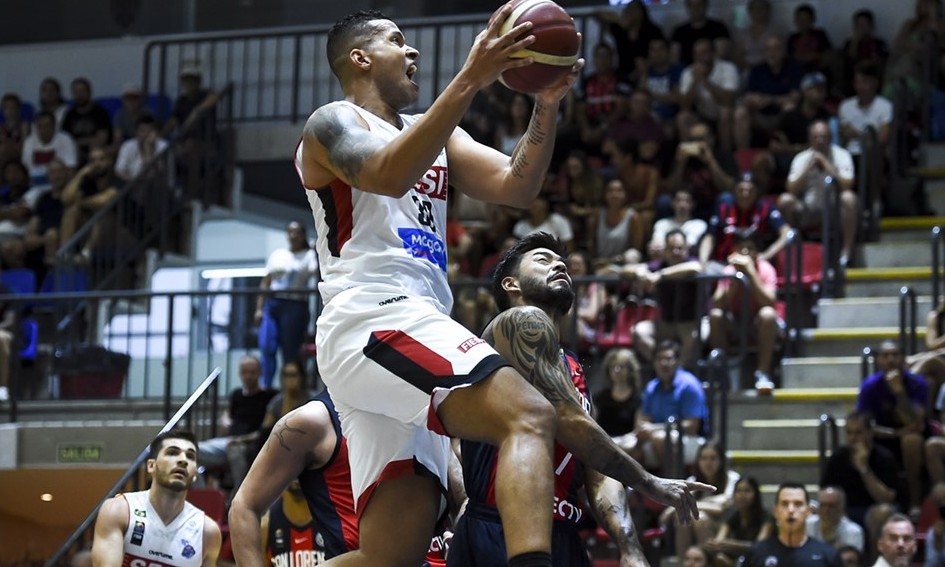 É do basquete: Sesi Franca perde o jogo para o San Lorenzo na última bola