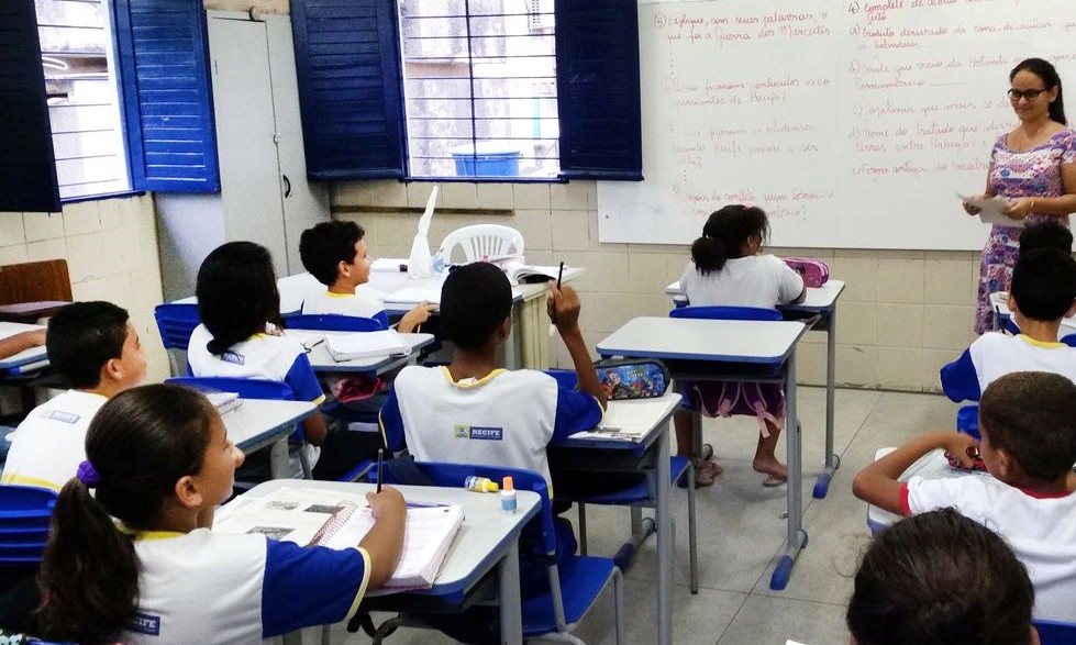 Prazo para transferência de alunos da rede estadual termina nesta quarta, 08