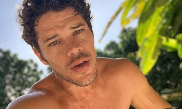 José Loreto é visto aos beijos com DJ Bruna Lennon no litoral da Bahia