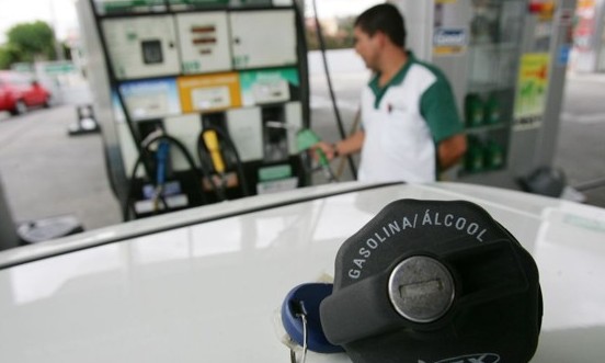 Alívio na bomba? Etanol pode ficar mais barato se colheita da cana for boa