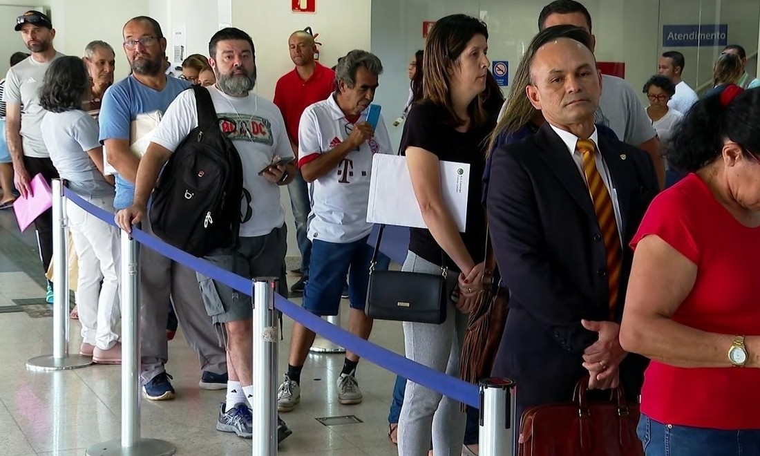 INSS dá 6 meses para normalizar fila de pedidos de aposentadoria