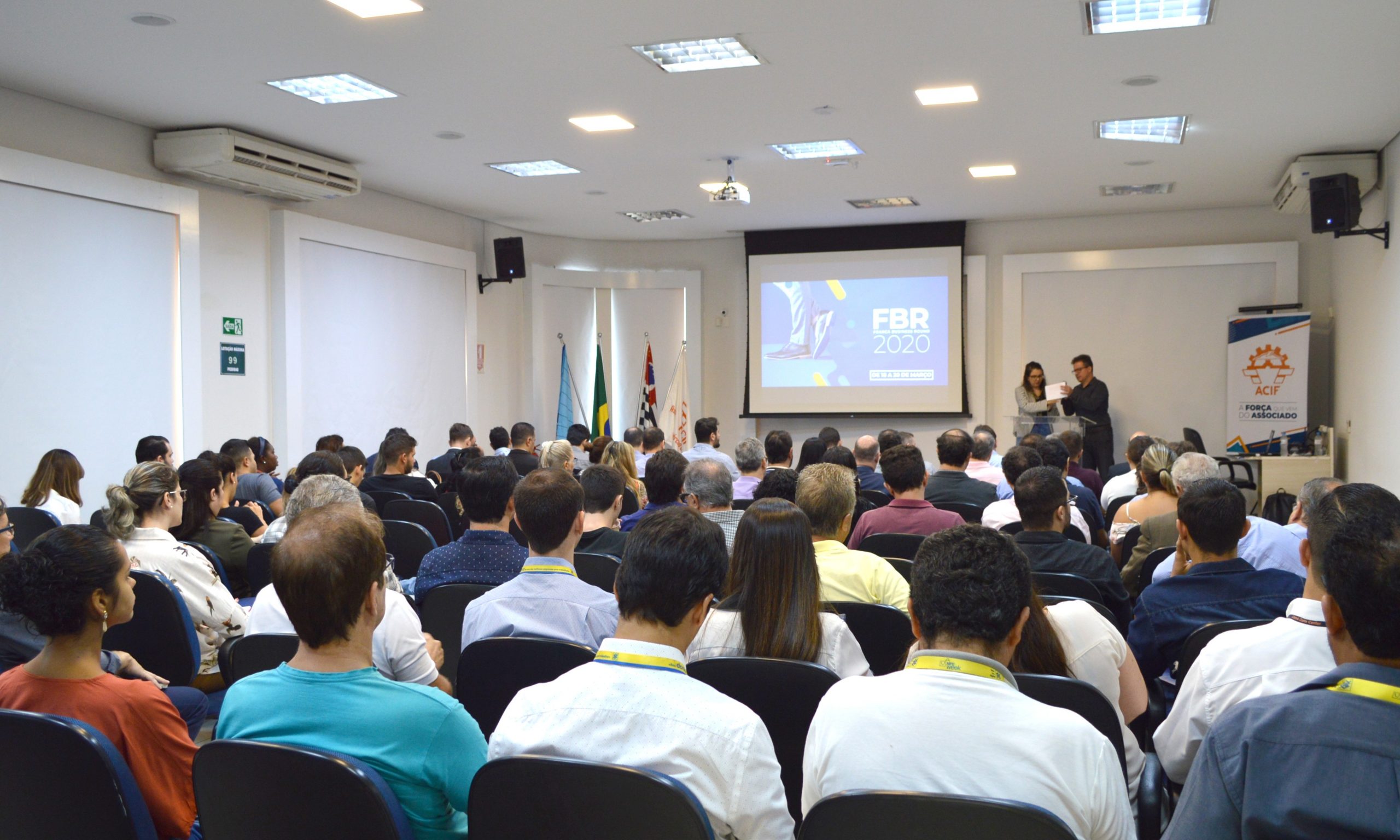 Palestra promovida pelo DNI-ACIF e BB atrai mais de 100 empresários em Franca