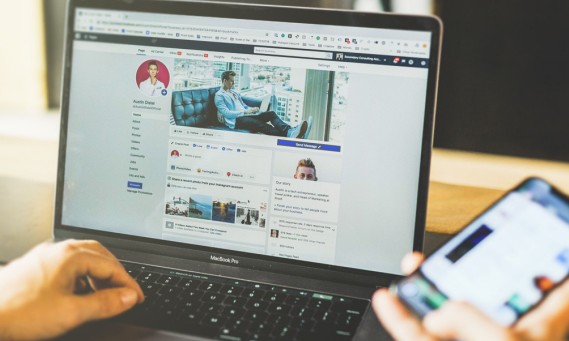 Gestor de redes sociais lidera ranking de profissões em alta do LinkedIn este ano