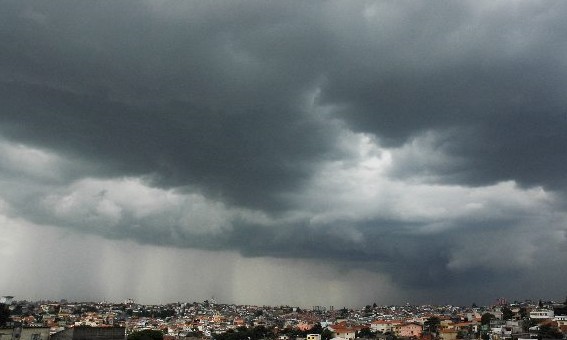 Sábado, 25, será de céu nublado e pancadas de chuva à tarde em Franca