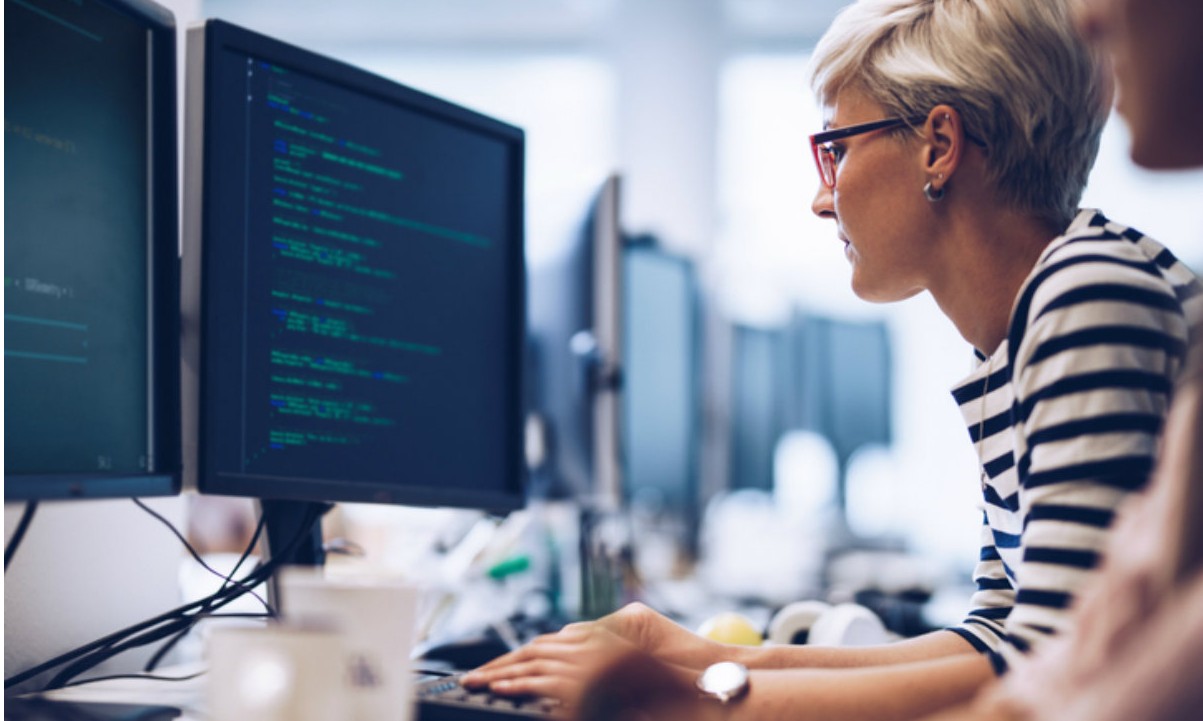 Sobram vagas para quem tem habilidades digitais: veja como conquistar uma